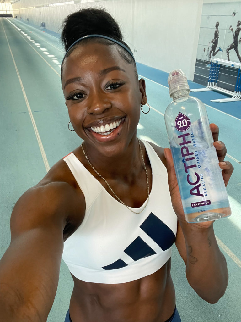 female athlete hydrate